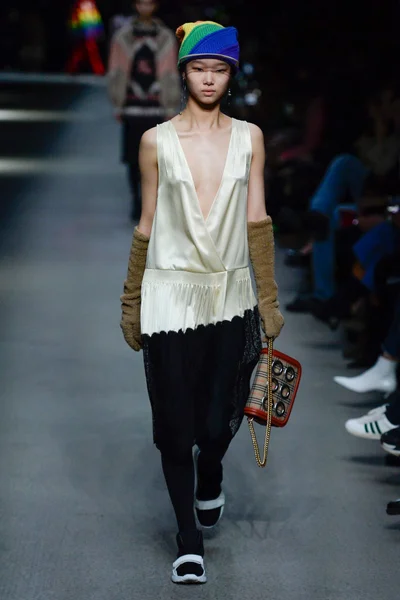 Look 69